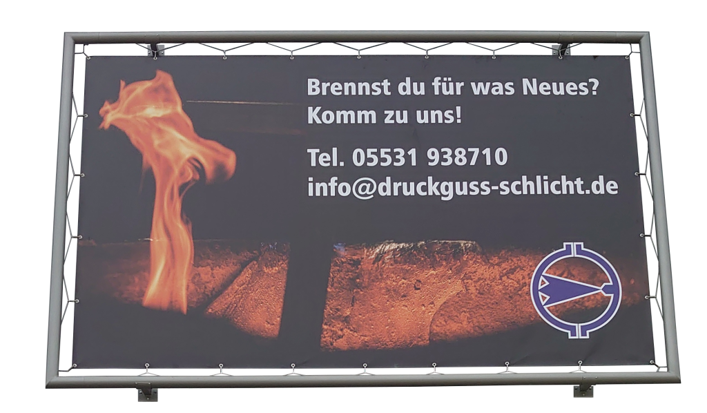 Das Montagesystem Drag & Drop ist für jedermann einfach bedienbar. Erst am Platz angebracht, lässt sich der Banner jederzeit einfach auswechseln!